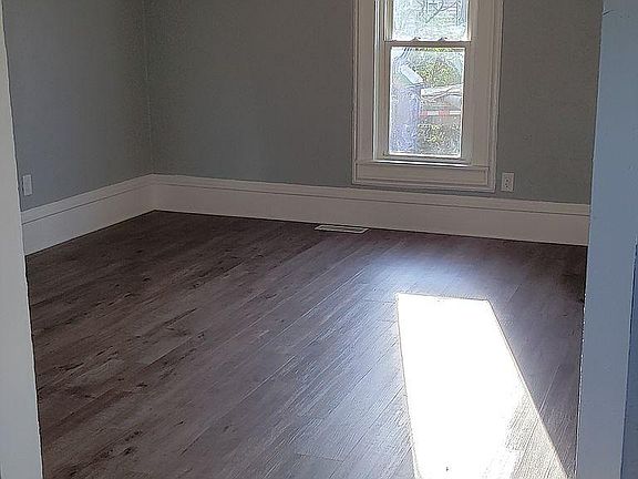 5th image of 615 3rd Ave W