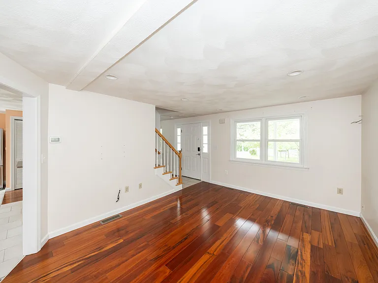 42 Wildcrest Ave — Photo 3