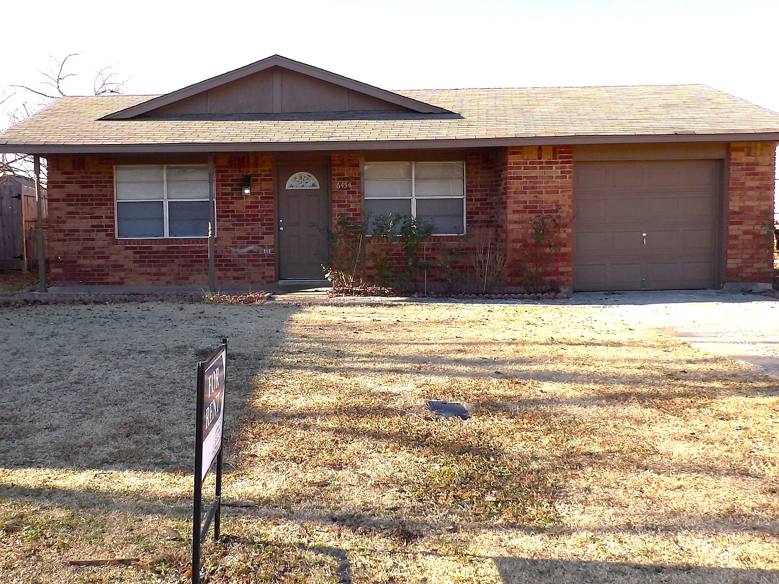 4 bed, 1.5 bath, 1100 sqft, $895 — Photo 1