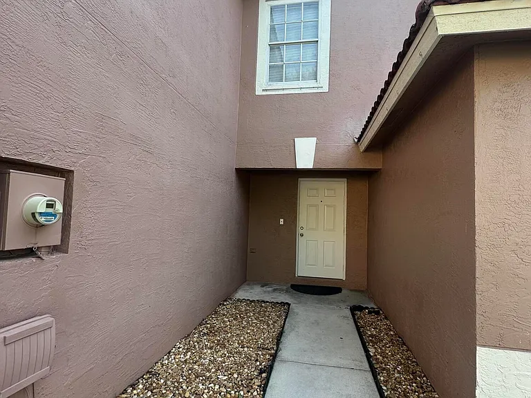 6856 Mill Brook Pl — Photo 2