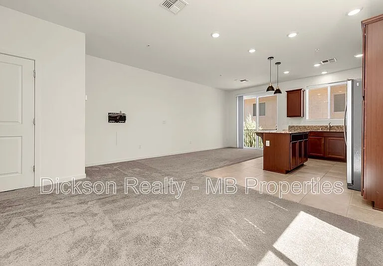 520 Logan Jacob Ln — Photo 3