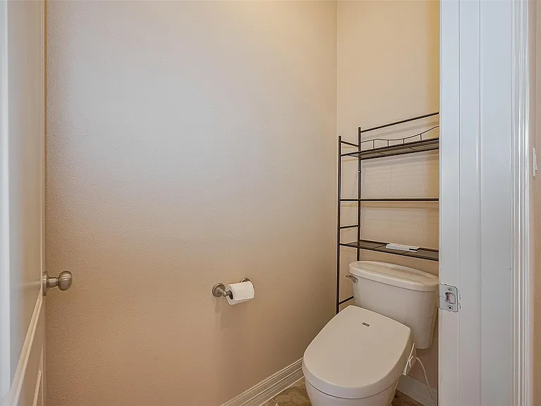 1419 Thompson St — Photo 43