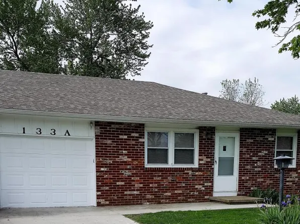133 Santa Fe Dr #A, Baldwin City, KS 66006