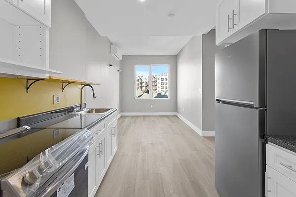 Rented by Skyhigh Realty NYC LLC | media 4