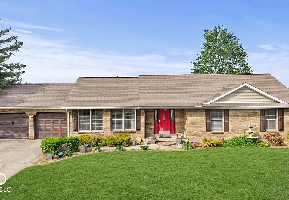1st image of 40 Carolyn Dr