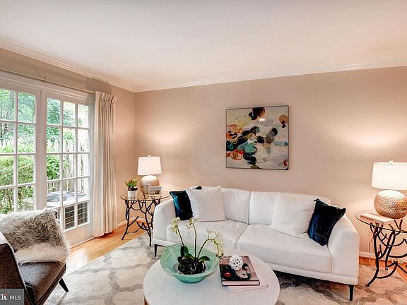 4th image of 6725 Surreywood Ln