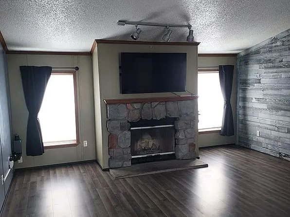 615 Stockwell St, Pukwana, SD 57370