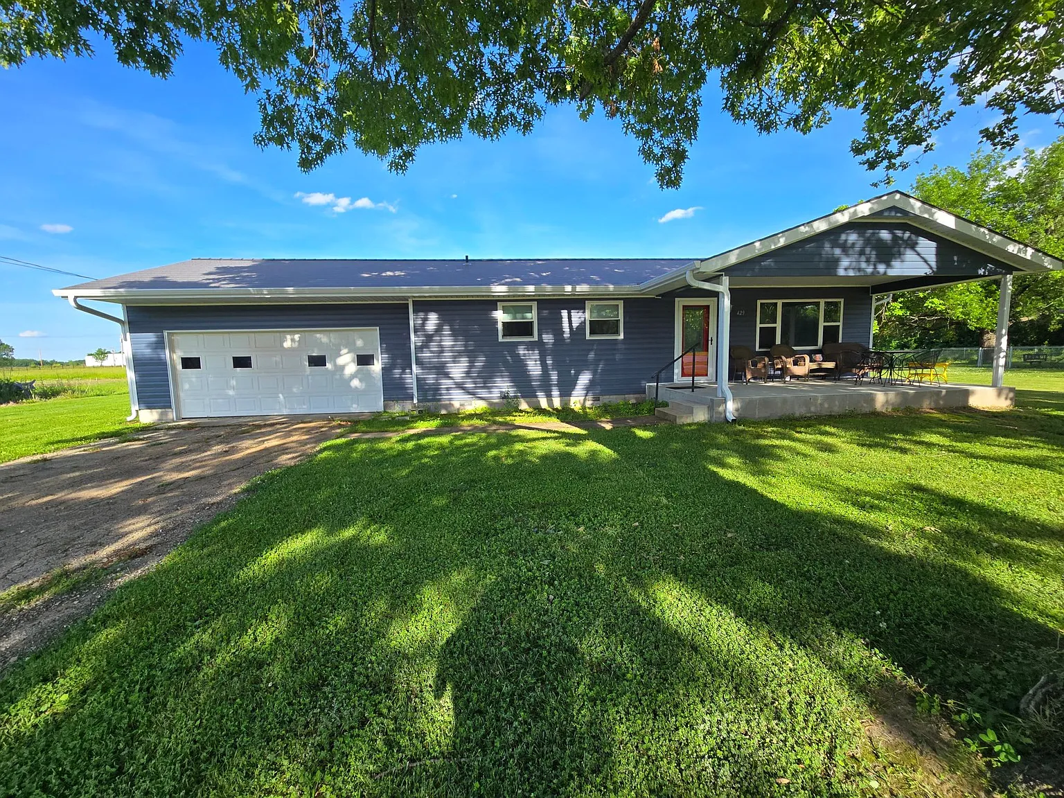 429 N Maple St — Photo 2