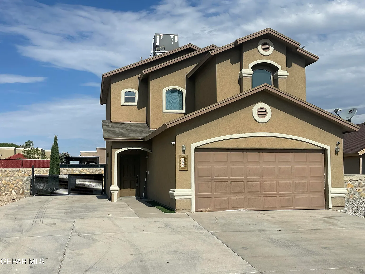 3 bed, 2.5 bath, 1407 sqft, $1,800 — Photo 1