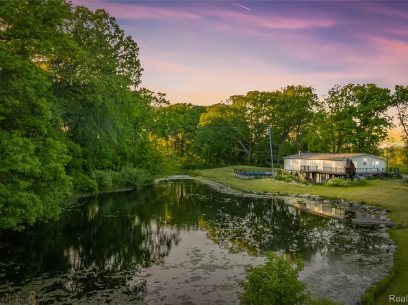 8460 Fish Lake Rd, Holly, MI 48442