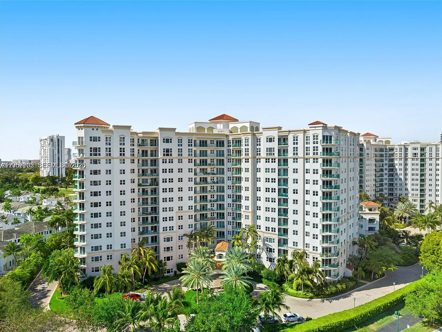 Turnberry Village So Towe — Photo 1