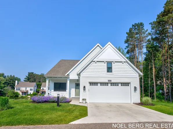 18153 Newgate Ln, Spring Lake, MI 49456