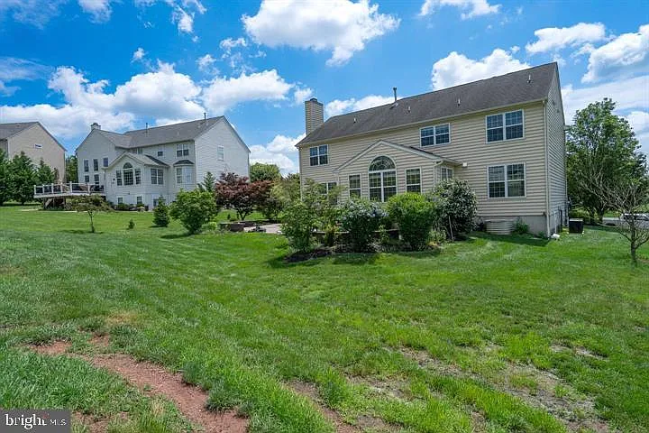 4 bed, 2.5 bath, 4312 sqft, $4,800 — Photo 4