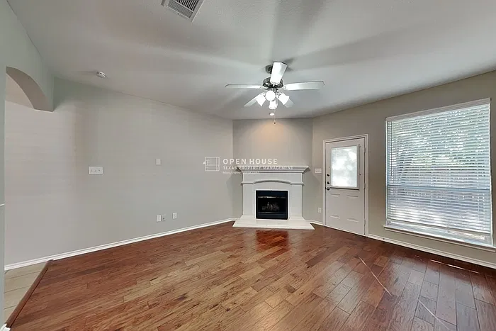 3 bed, 2.0 bath, 1536 sqft, $2,325 — Photo 4