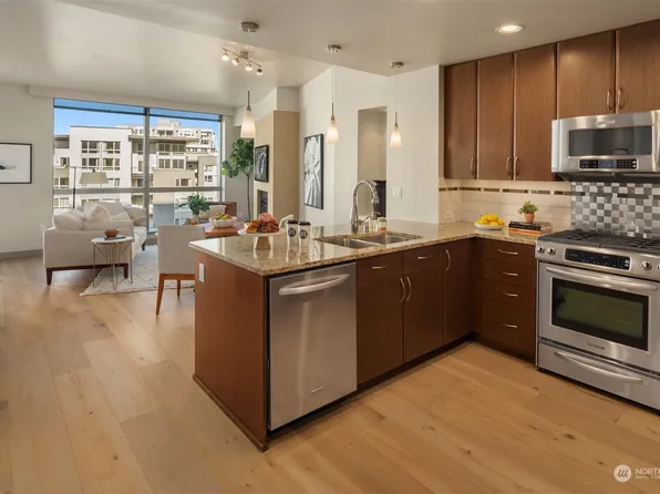 10610 NE 9th Place #806, Bellevue, WA 98004