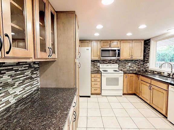 4th image of 1516 SE 120th Ave