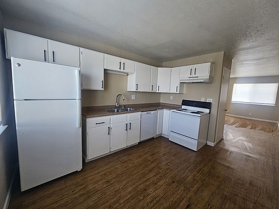5th image of 3417 Fairview Dr APT 4
