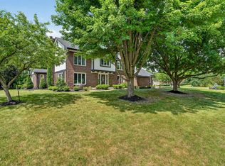 1565 Village Walk Dr, Zionsville, IN 46077