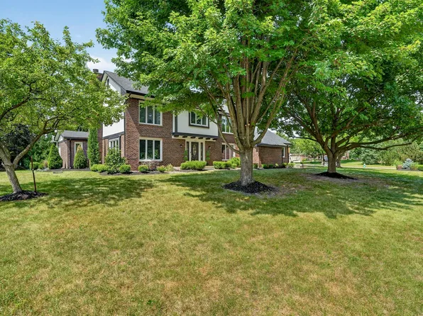 1565 Village Walk Dr, Zionsville, IN 46077