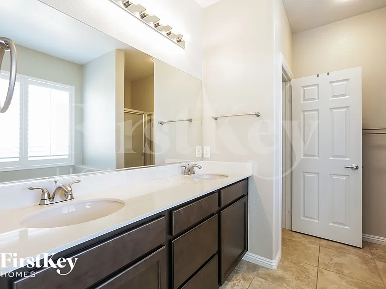 1134 Aubrey Springs Ave — Photo 11