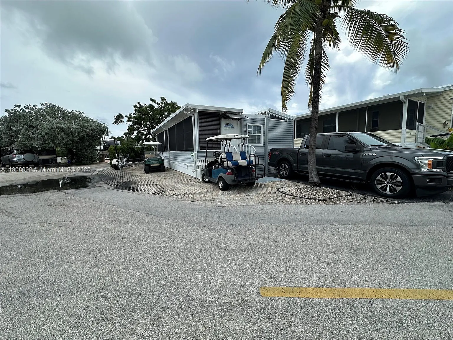 Outdoor Resort — Photo 1