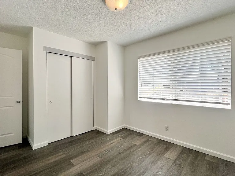 577 Freeway Dr — Photo 15