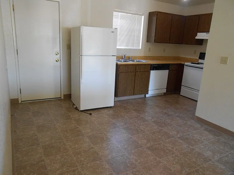 835 Shiloh Ct — Photo 11