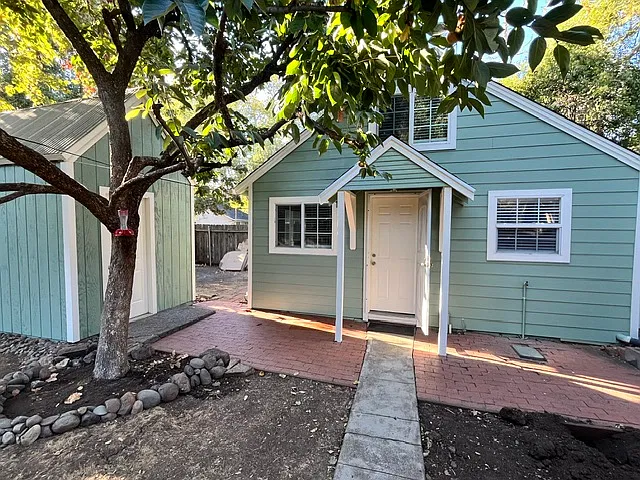 Studio, $1,325 — Photo 2