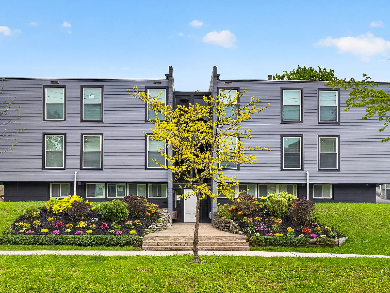2 bed, 850 sqft, $1,395 — Photo 1