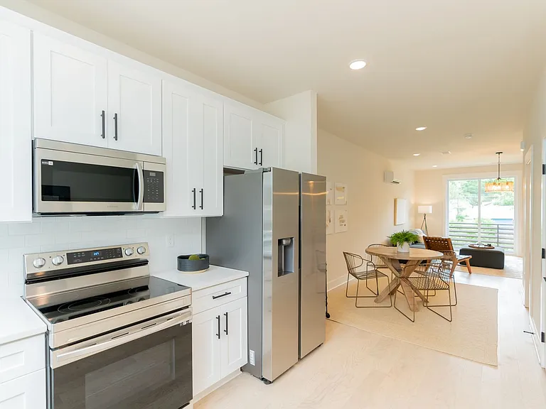 741 N Market St — Photo 4