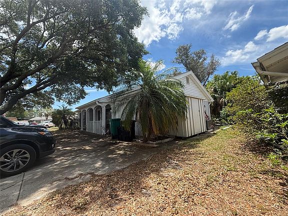 5th image of 3415 Overland Dr