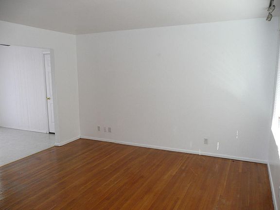 5th image of 4613 Goodrich Ave NE