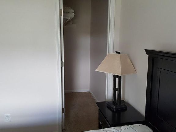 5th image of 3402 10th Ave NE