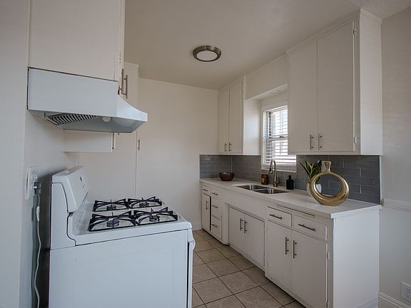 2nd image of 1037 E 4th St APT 9