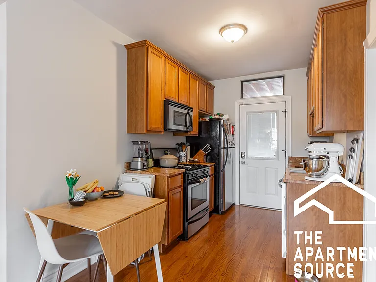 3435 N Lakewood Ave #1 — Photo 5
