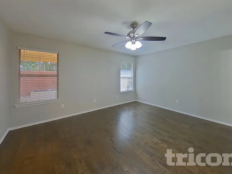 4000 Sapphire Ln — Photo 2