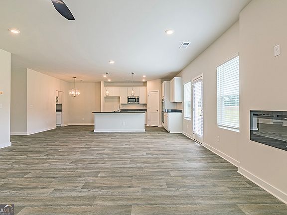 4th image of 601 Righter Ct