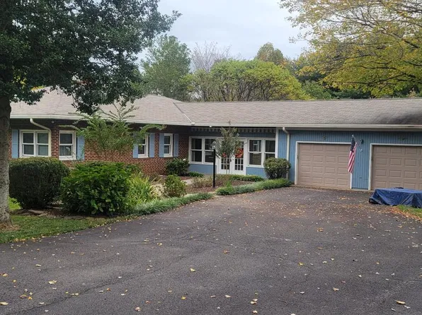 10605 Moore Dr, Manassas, VA 20111