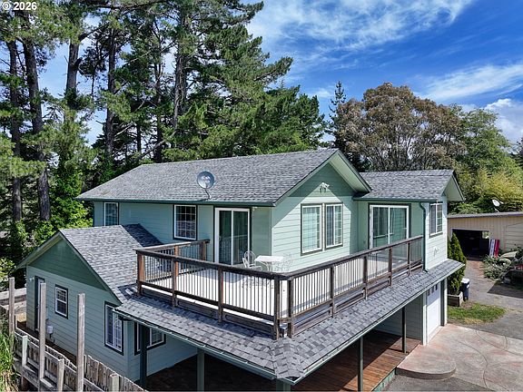 4th image of 734 Pacific Ave