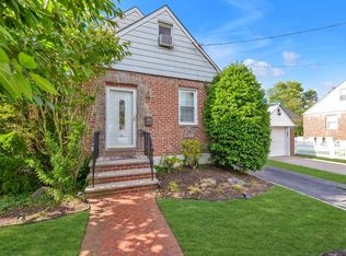 11 Jedwood Pl, Valley Stream, NY 11581