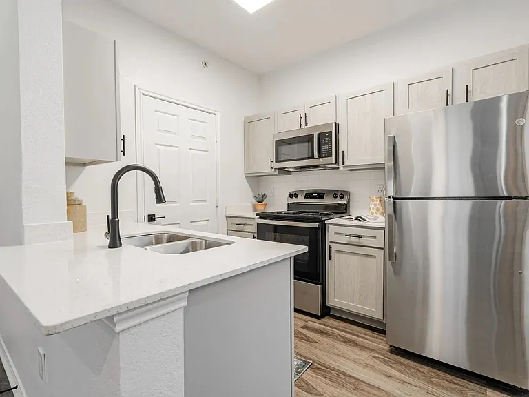 9th Street Apartments — Photo 9