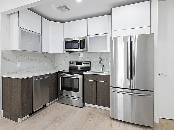 3rd image of 122 E 102nd St APT 4A