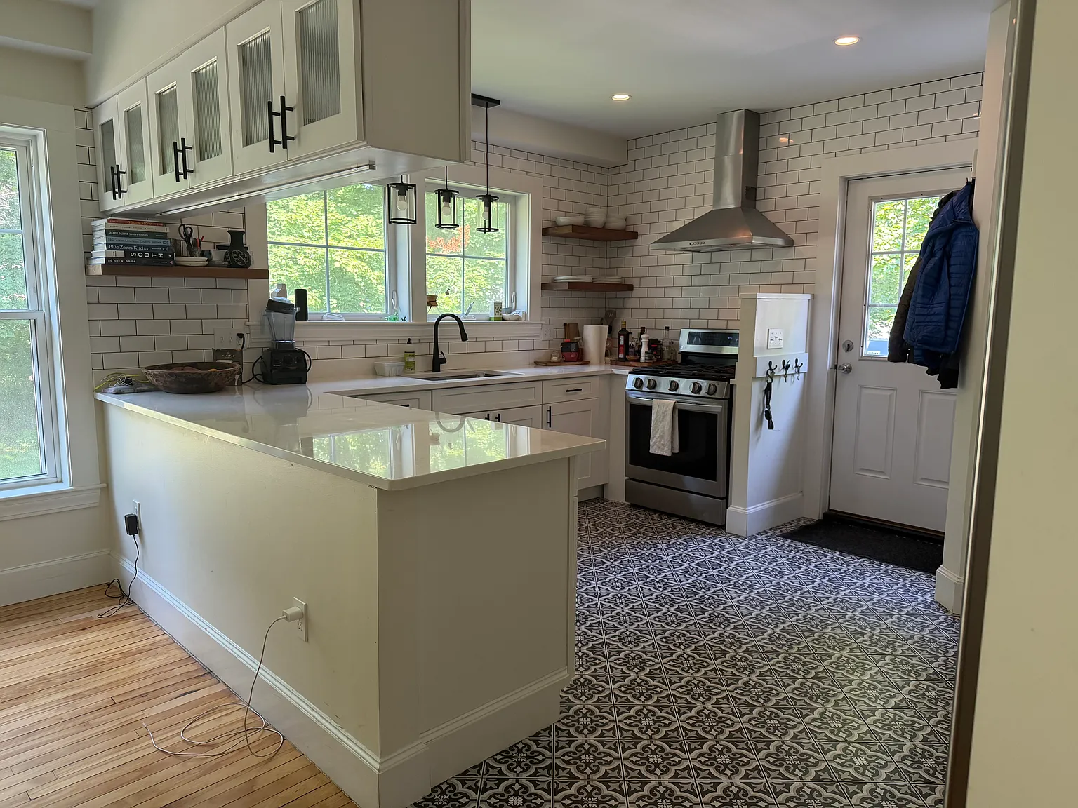 3 bed, 3.5 bath, 1600 sqft, $3,500 — Photo 4