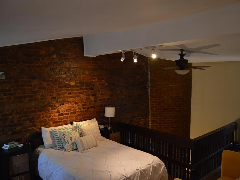 213 1/2 S Alfred St — Photo 15