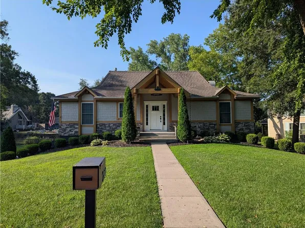 244 N Winnebago Dr, Lake Winnebago, MO 64034