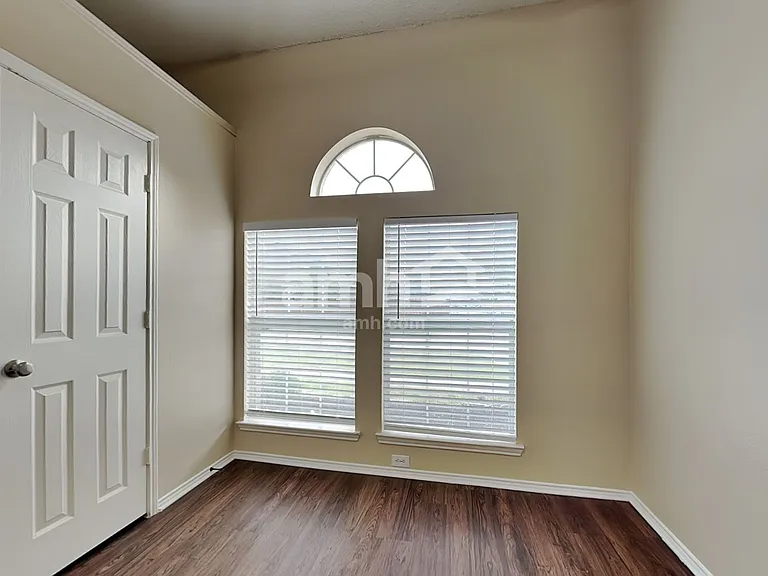223 Dartmouth Dr — Photo 16