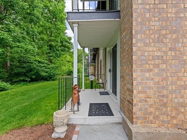 23 Shadowbrook Ln APT 10, Milford, MA 01757