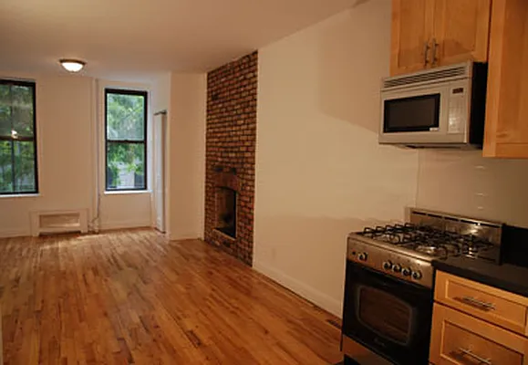 Rented by Buchbinder & Warren | media 14