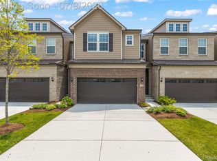 208 Addison Cir, Commerce Township, MI 48390