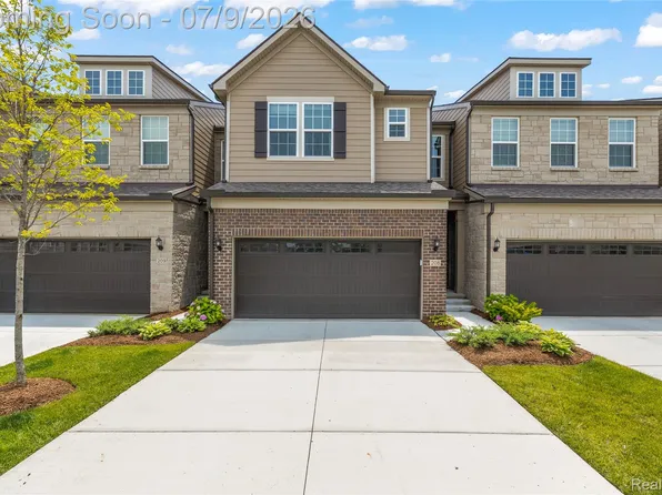 208 Addison Cir, Commerce Township, MI 48390